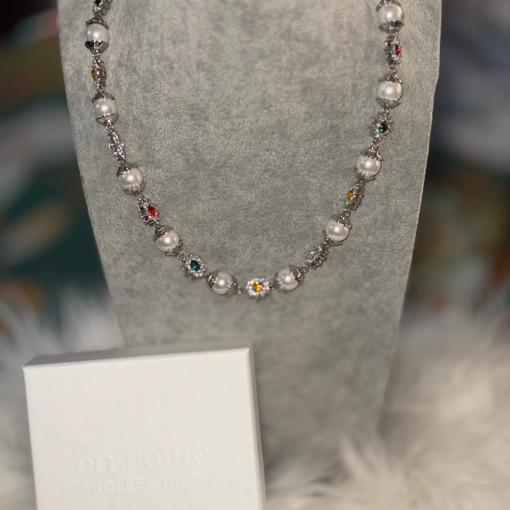 Elegant Silver and Pearl Necklace